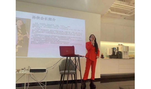 南洋孙武学堂院长孙侠博士为 【孙子兵法系列讲座】开场致辞并作为嘉宾主持